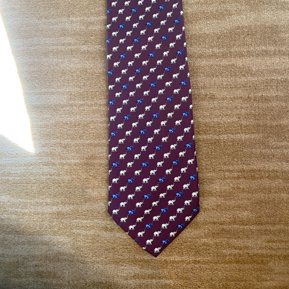 Barney’s New York men’s 100% silk burgundy tie